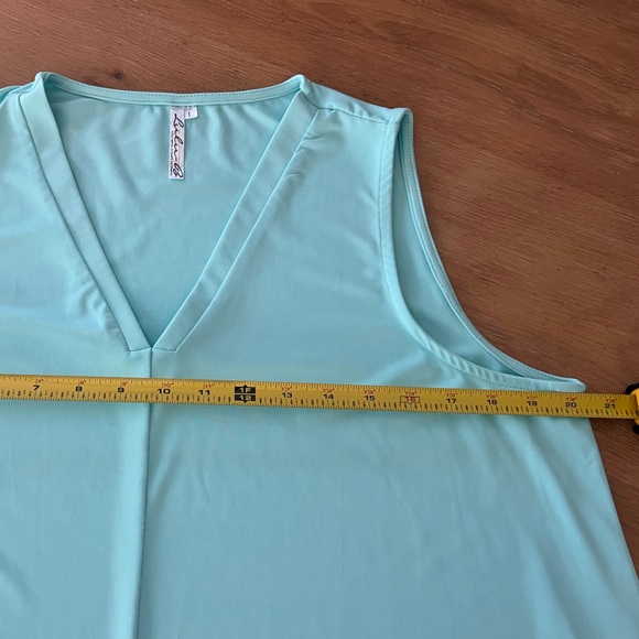 Lulu-B Light Green V-Neck Tank Top - Picture 3 of 4